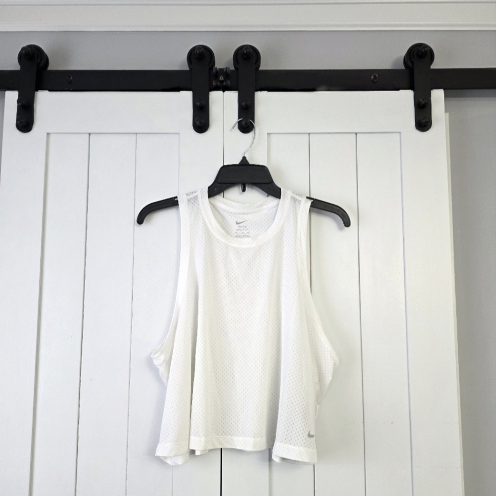 Nike One Classic Breathe Women's Dri-FIT Cropped Tank Top. NEW.